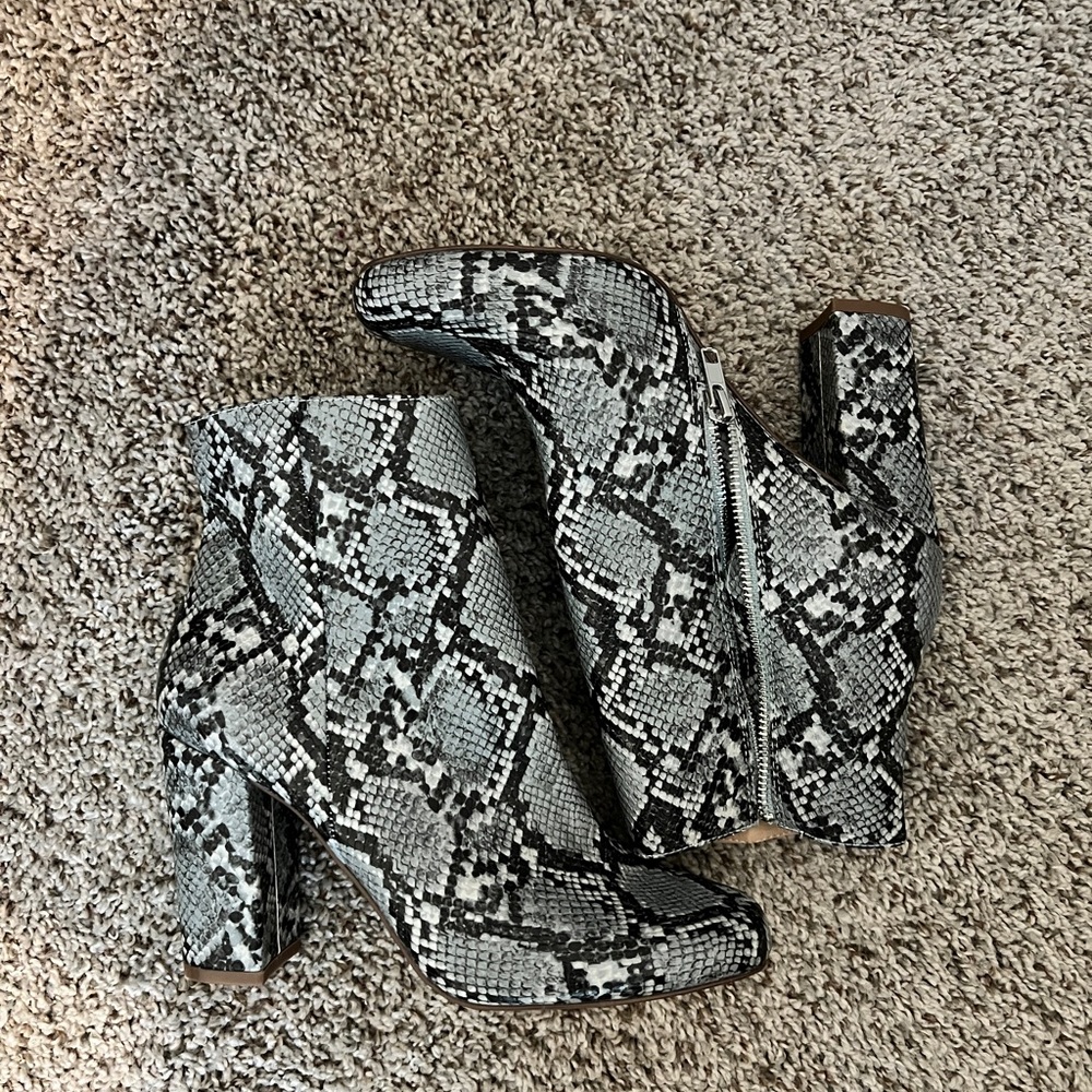 Steve Madden Snakeskin Patterned Ankle Booties Never Worn